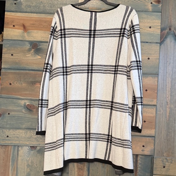 Elle Women's Black and Cream Checkered Cardigan - Picture 6 of 6